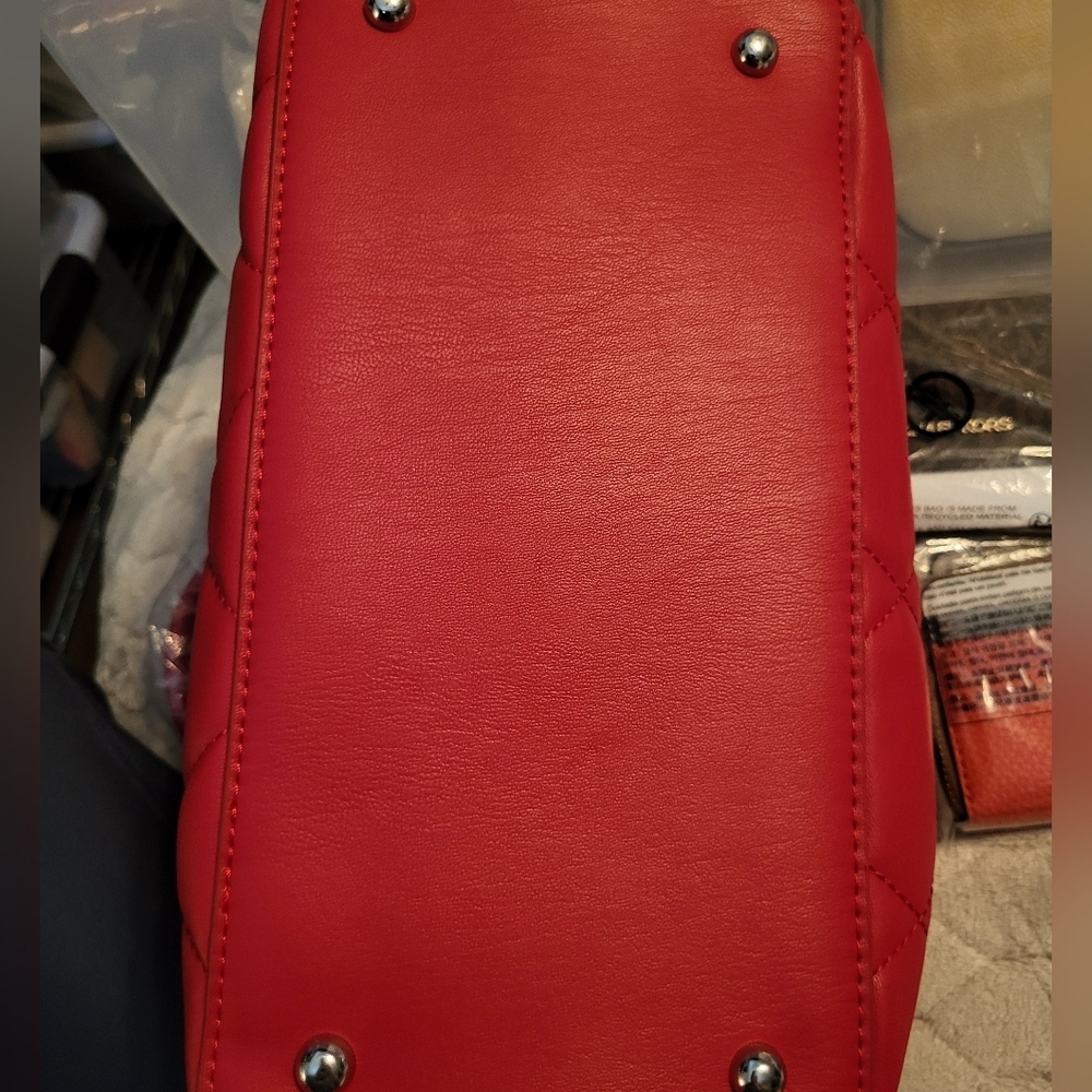 Badgley Mischka Red Quilted Handbag w/Detach & Adj Strap 11×9×6 NWT - Picture 4 of 10
